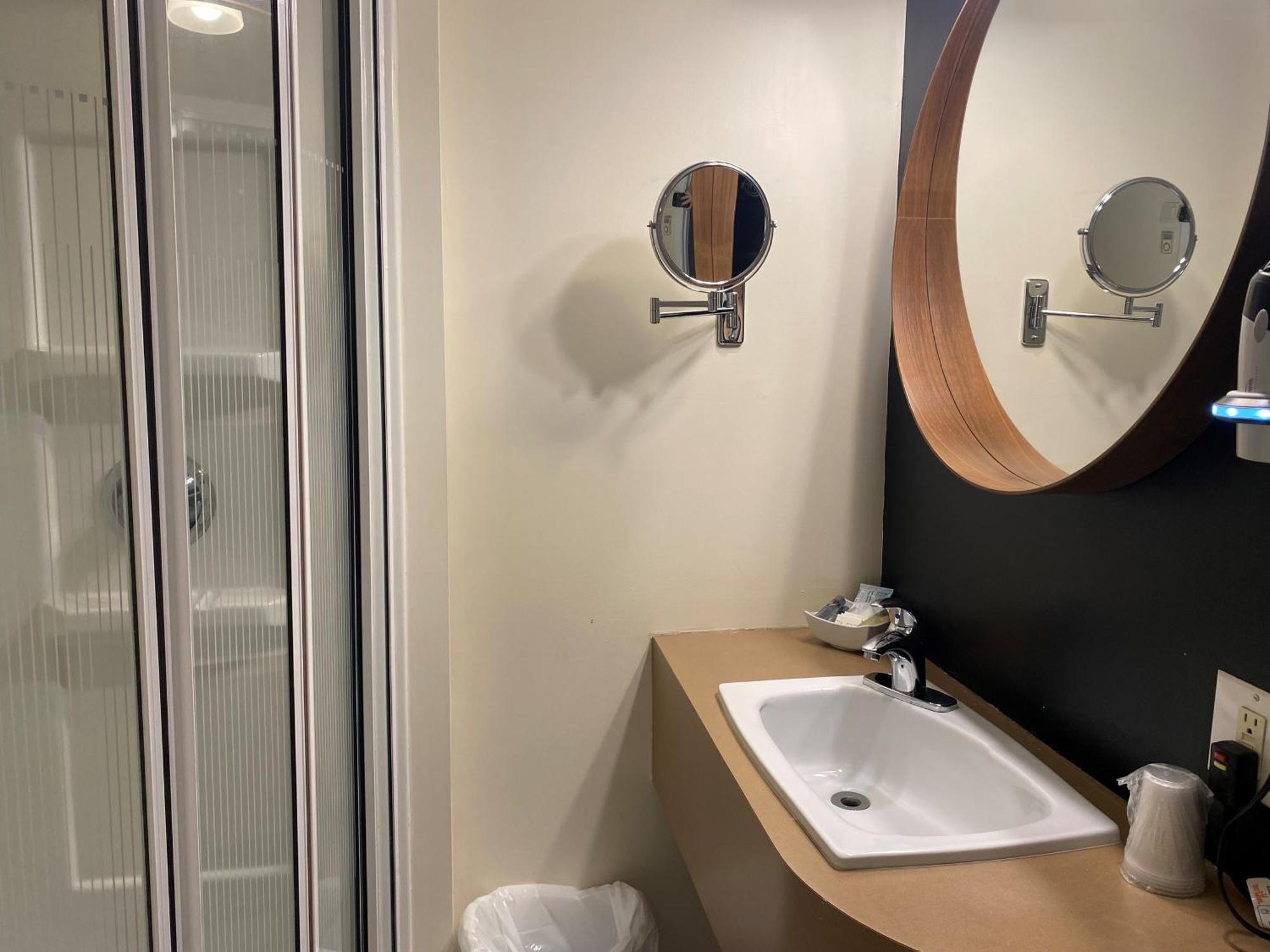 Hotel Centre-Ville Монмані Екстер'єр фото
